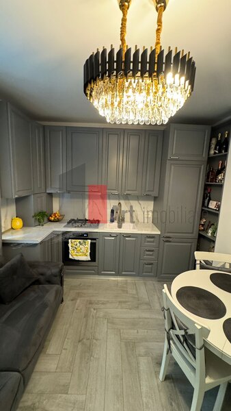Grozavesti studio Regie Resident